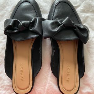 Bamboo Black Pleather Bow Loafers Size 9